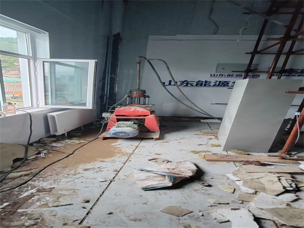 芦溪地基基础下沉墙体裂缝加固注浆顶升施工